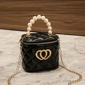 Elegant Black Quilted Handbag with Pearl Handle